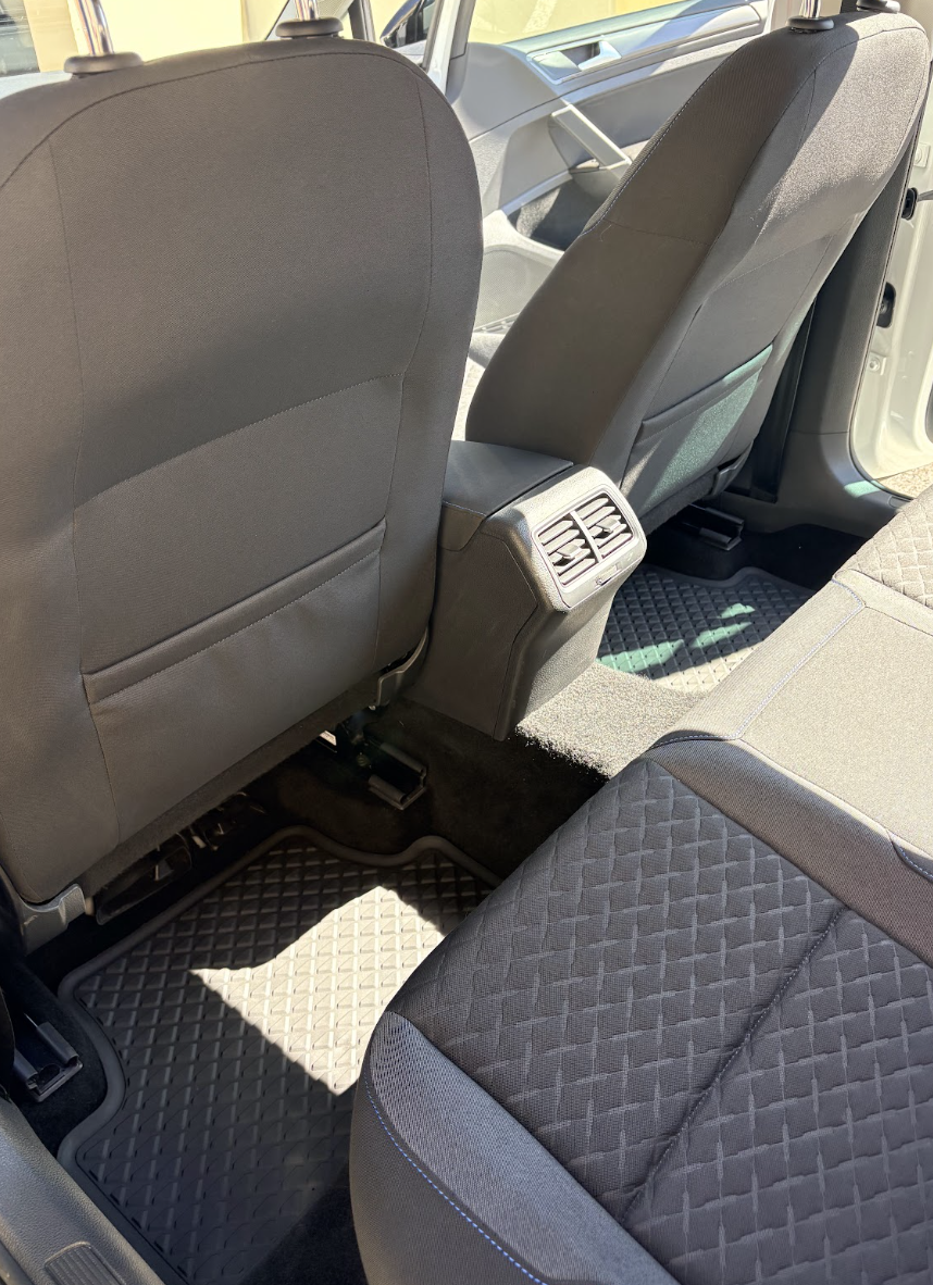 Sellerie arrière et tapis nettoyés de la Volkswagen Golf 7