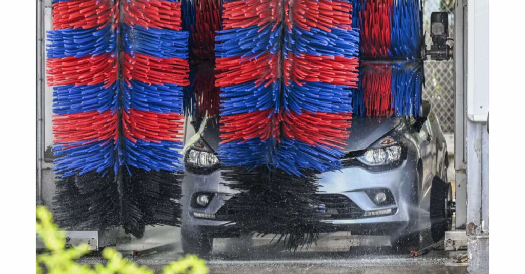 Les rouleaux des stations de lavage rayent-ils la carrosserie de votre voiture ?